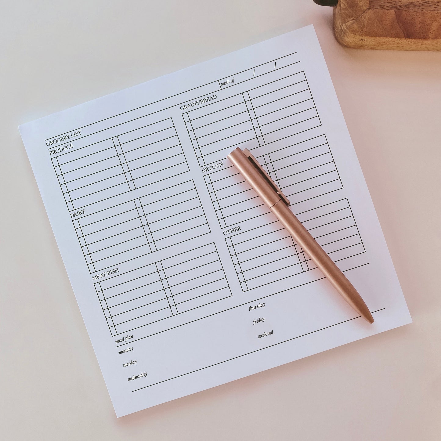 Grocery list and meal plan notepad